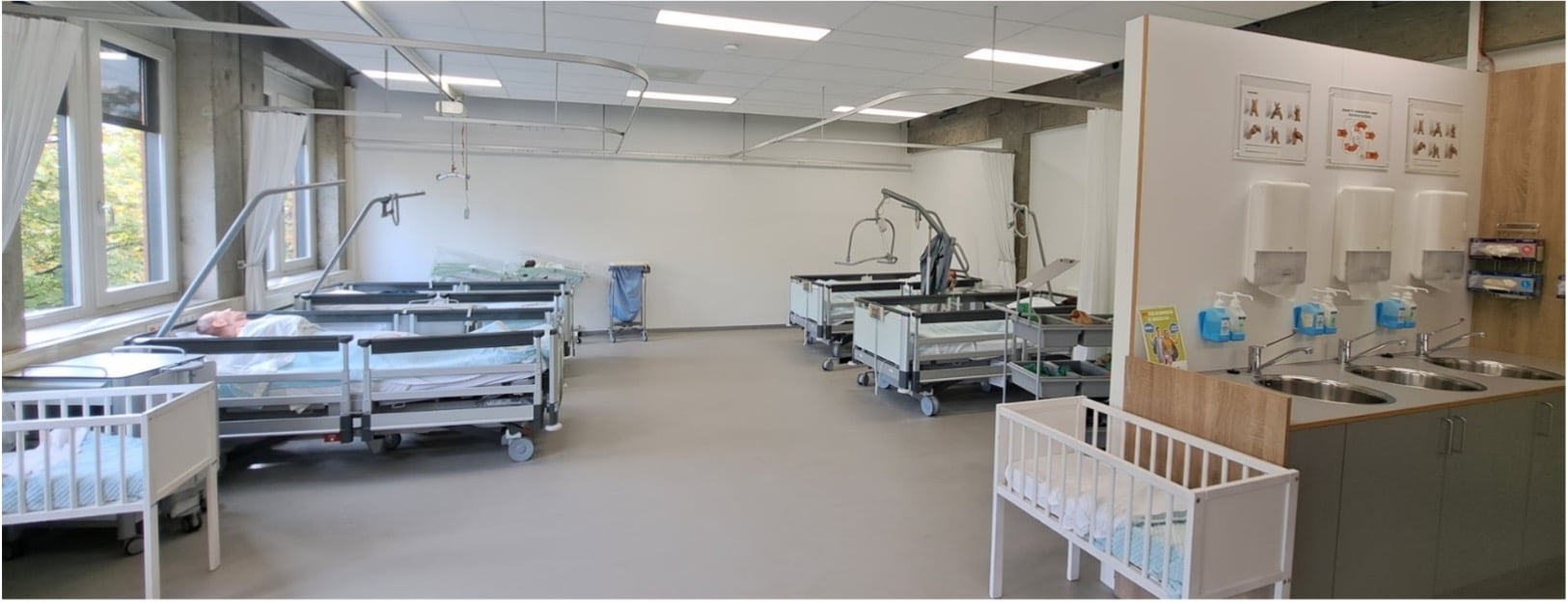 Praktijklokaal zorg met bedden in het MBO College Hilversum
